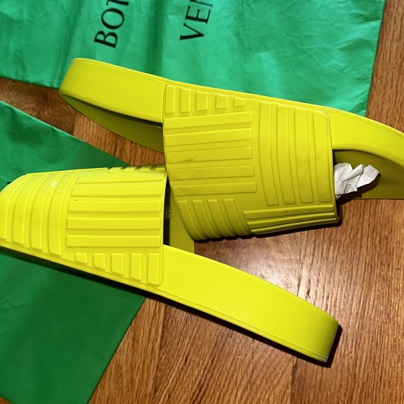 Mens Pre Loved Bottega Veneta Rubber Slider Sandal SIZE 40 PRICE IS FINAL - Picture 3 of 6